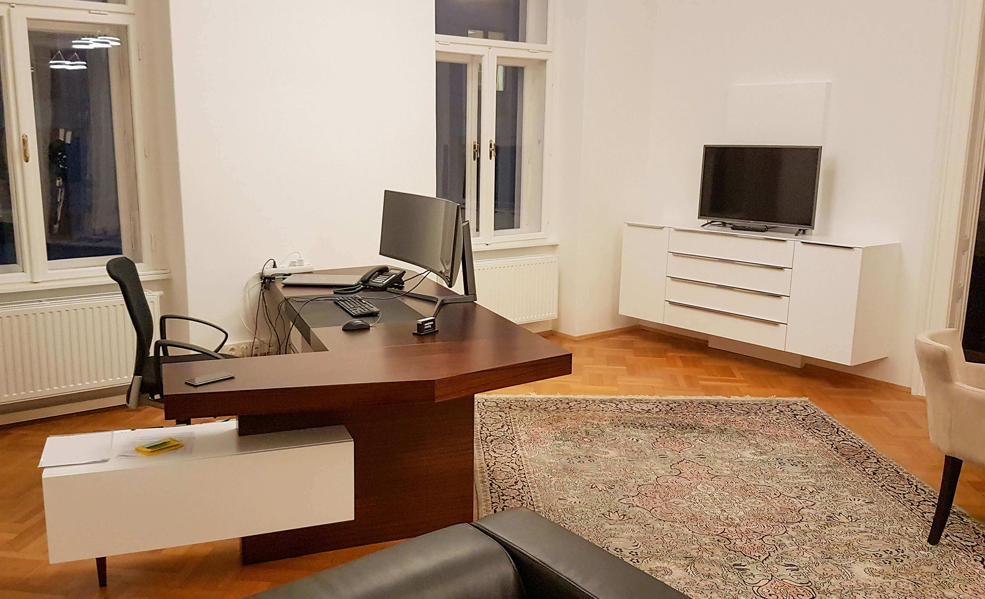 Büro, Schreibtisch, Besprechungtisch, Couch