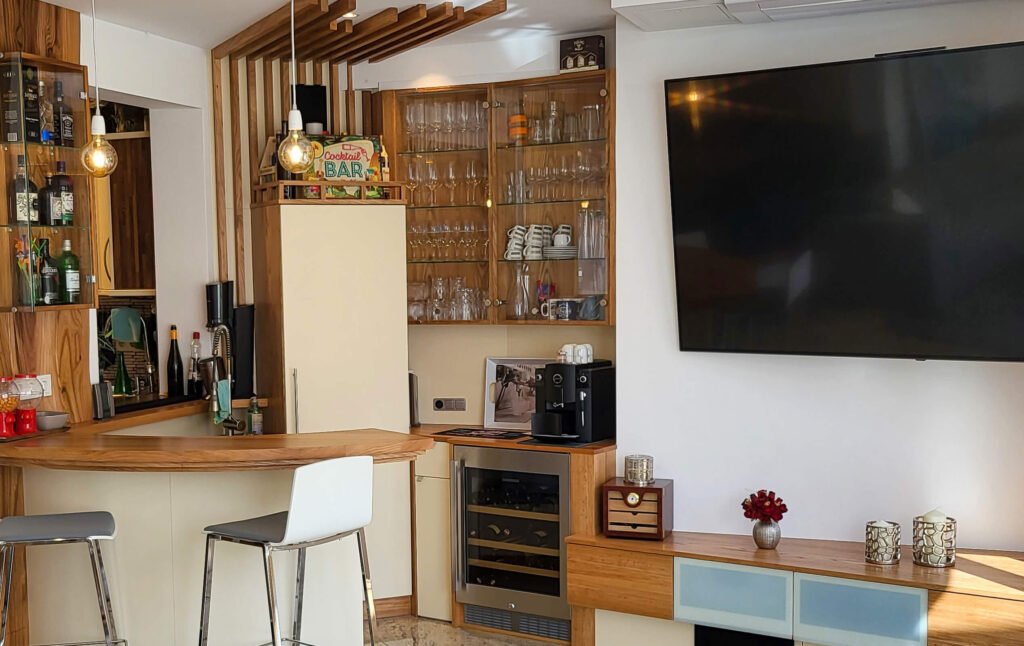 Barbereich, TV, Unterschrank, Hocker