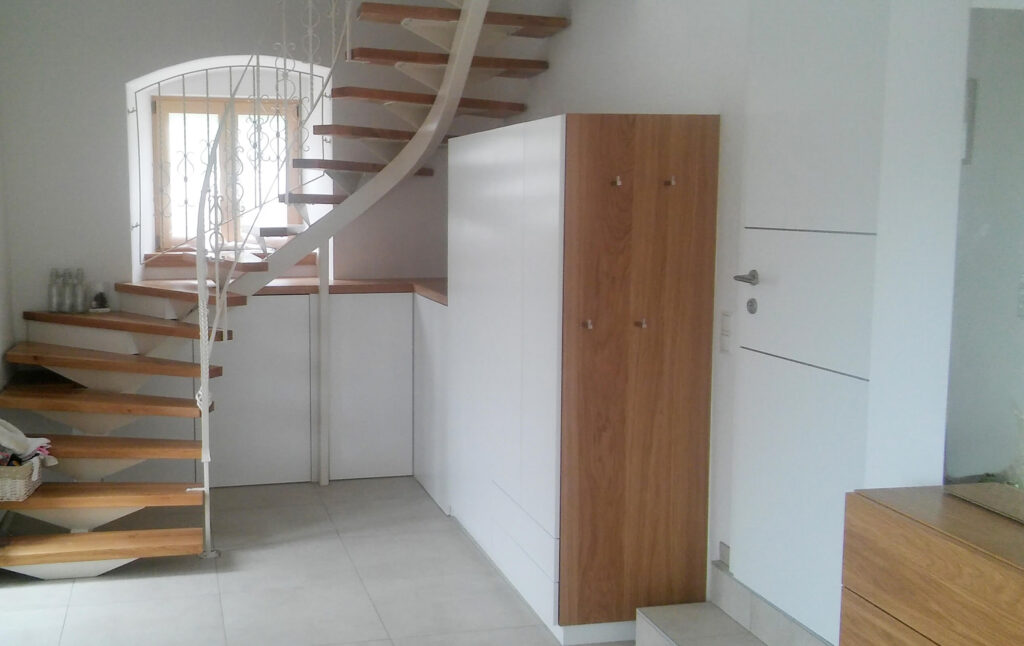 Eingangsbereich, Stiegenaufgang, Schränke