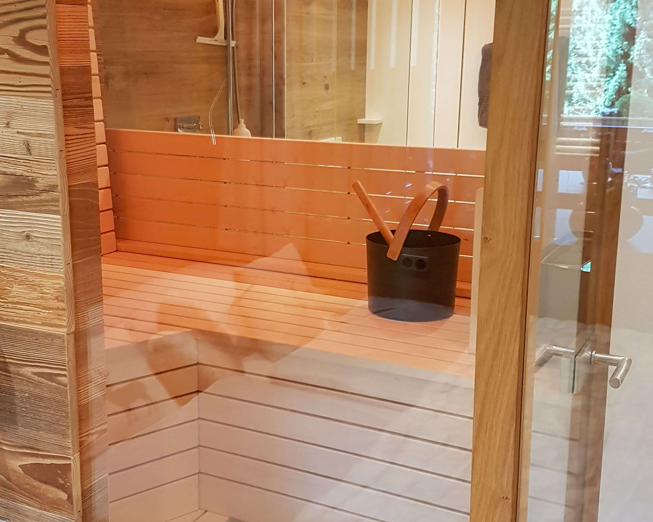 Glaselement mit Sauna