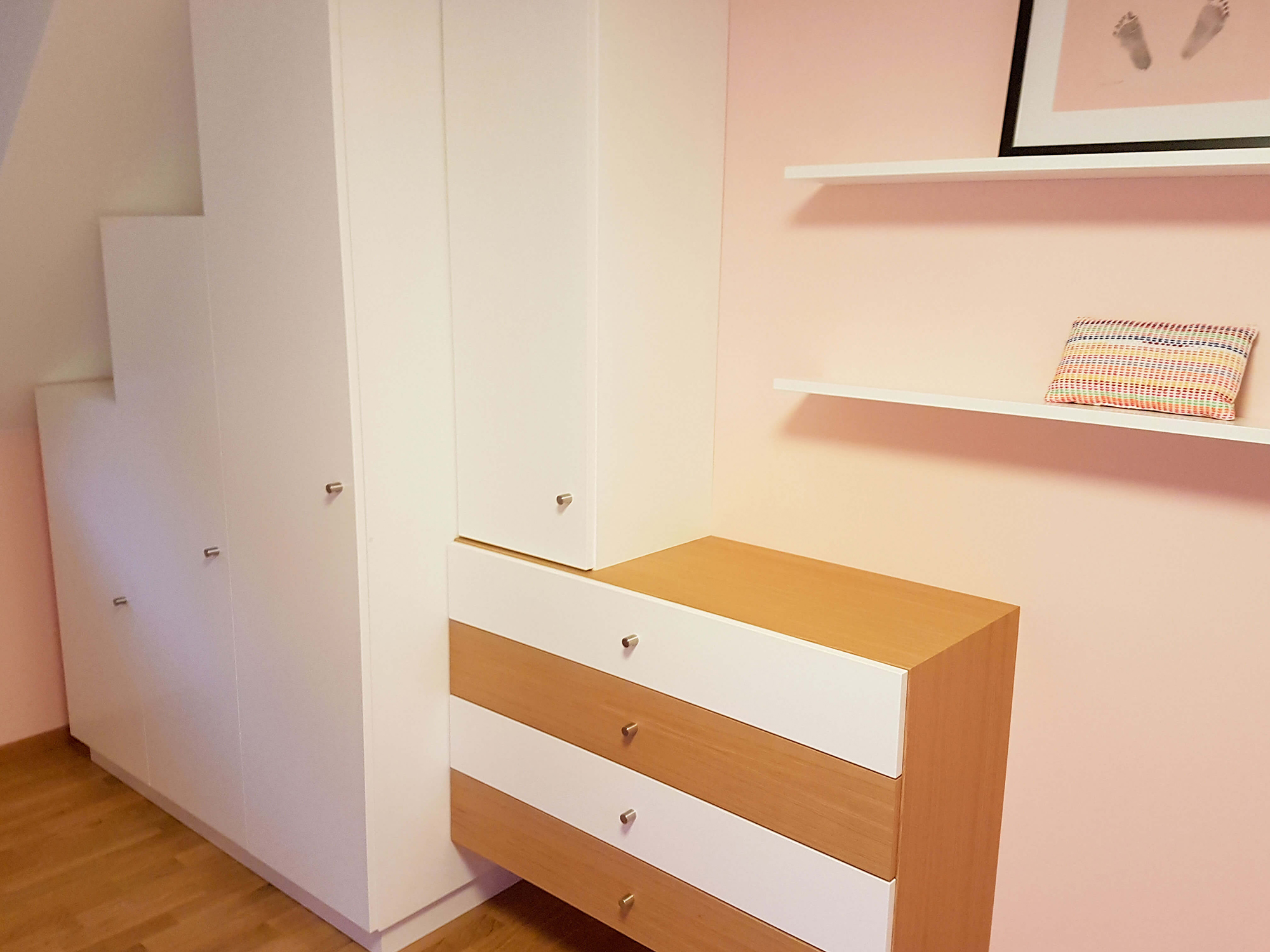 Schrankwand in Dachschräge