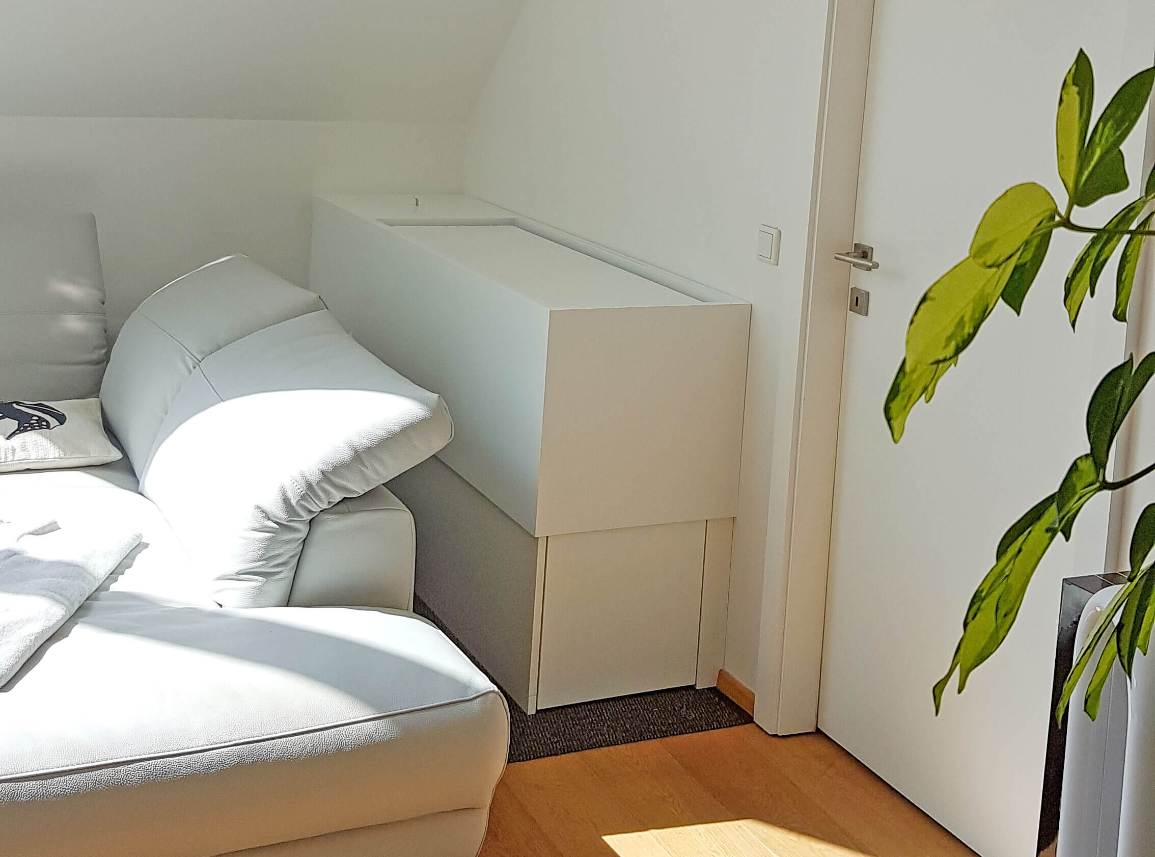 Kommode hinter Couch von oben zu öffnen