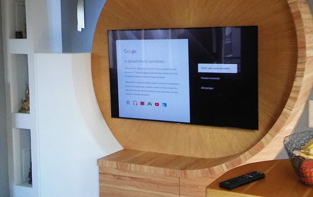 TV-Wand runde Elemente